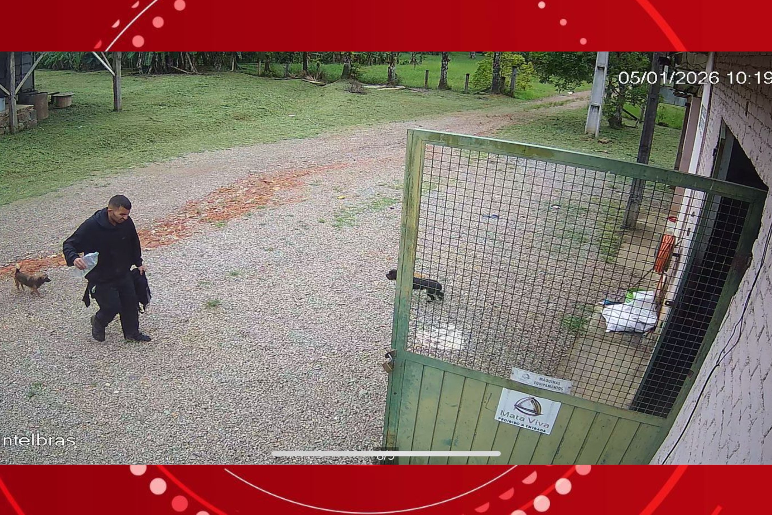 Vídeo mostra jovem chegando em fazenda para pedir ajuda após conseguir sair do Pico Paraná