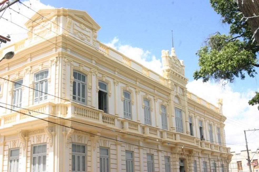 Mais de 200 funcionários da prefeitura de Feira de Santana ...