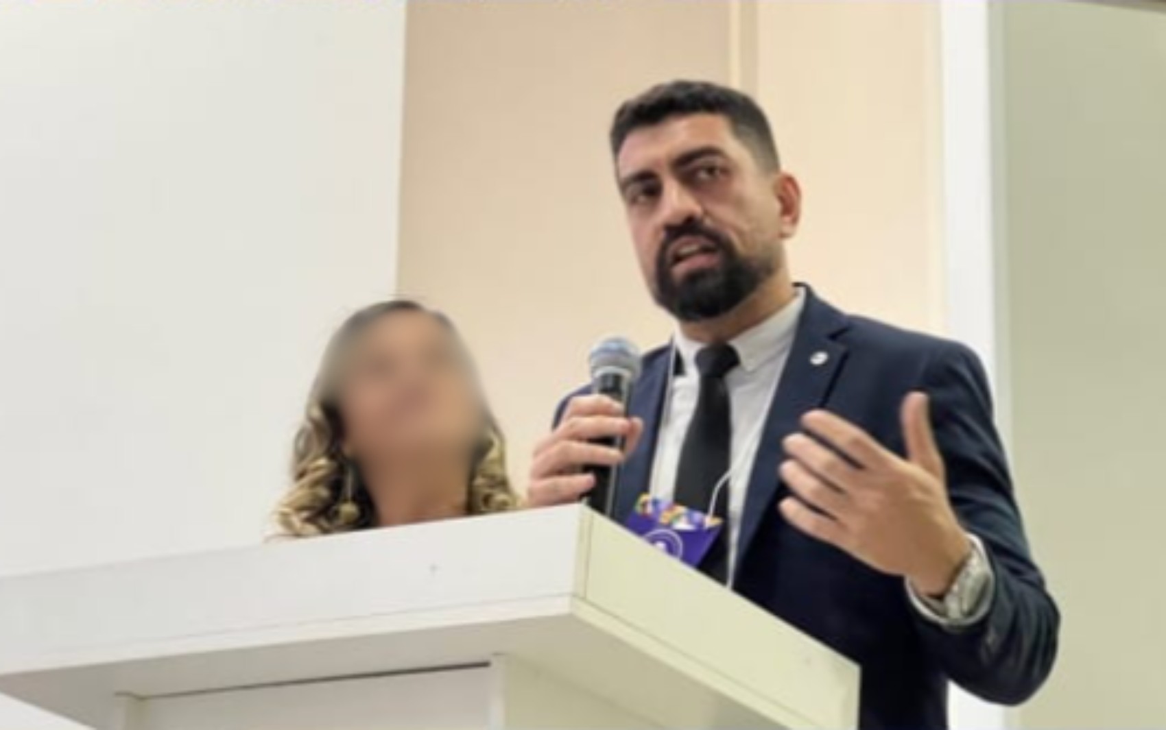 Tesoureiro da OAB renuncia cargo após ser denunciado por agressões contra ex-companheira e filho na Bahia