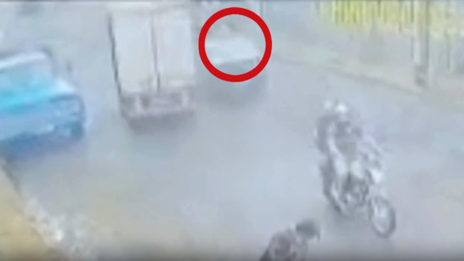 Idosa é esmagada entre carro e caminhão em MG; VÍDEO