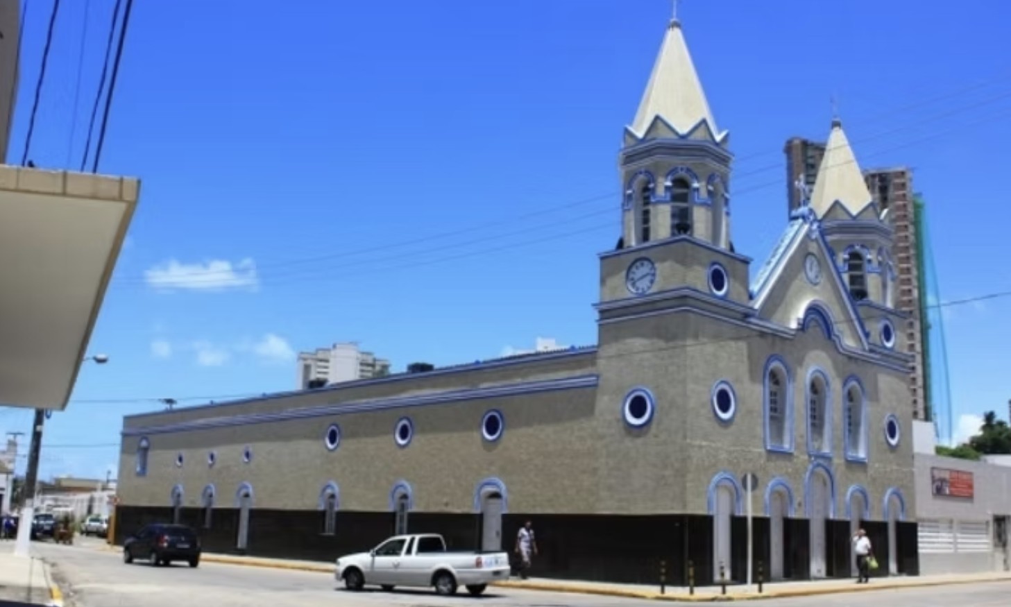 Laudo aponta problemas na estrutura de igreja histórica em Natal; STTU testa interdição de via