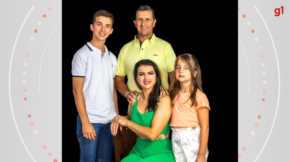 Lucas com os pais, Emerson e Emiliane, e a irmã, Isabeli — Foto: Arquivo pessoal