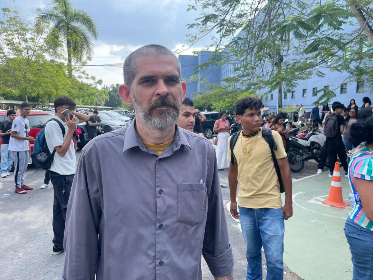 Candidato de 43 anos busca vaga em universidade