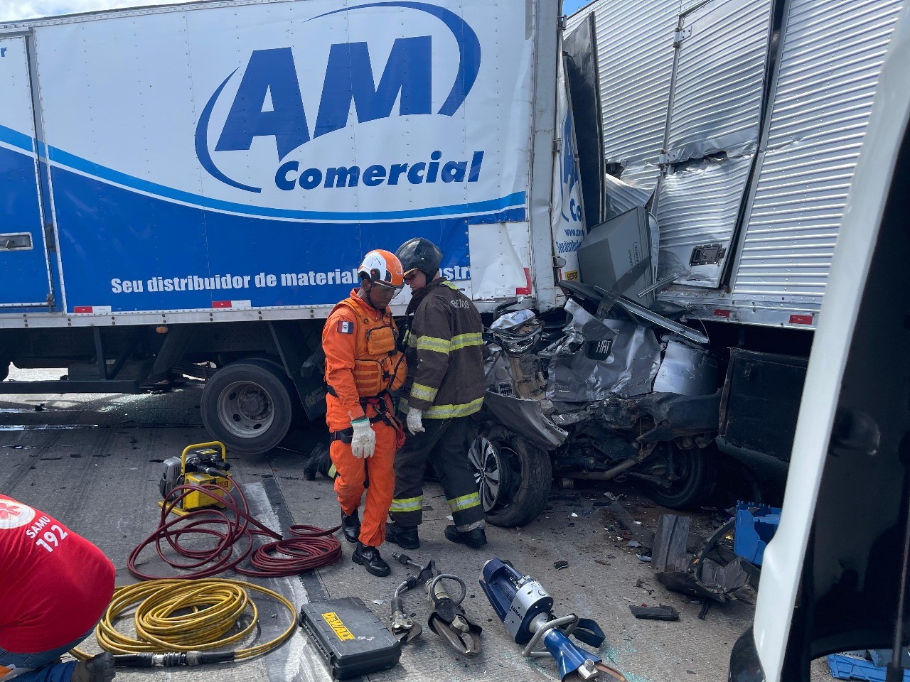 Acidente deixa mortos e feridos em Joaquim Gomes, interior de Alagoas — Foto: Luzamir Carneiro/JG Notícias