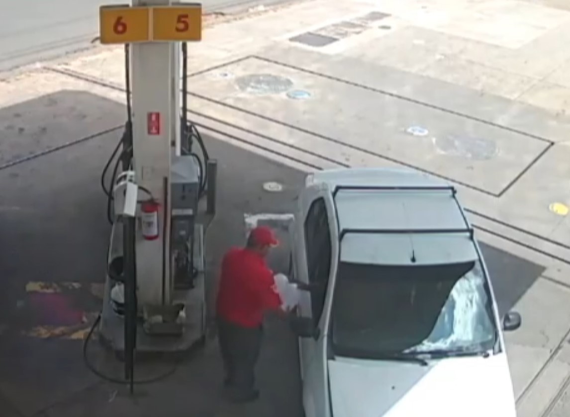 Homem é preso após sequestrar a filha, jogar combustível nela e enviar ameaça para a ex: 'Vou pôr fogo no carro com tudo dentro'