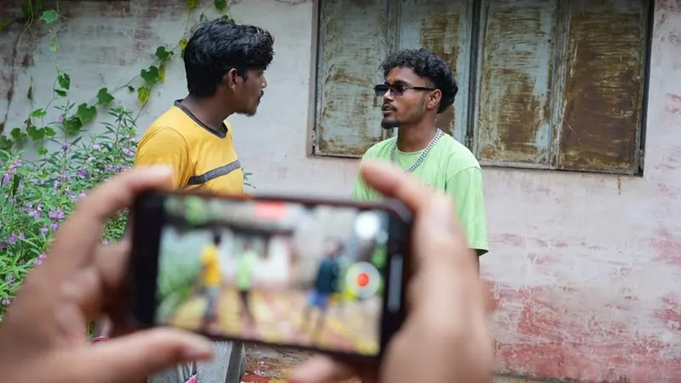 Rajesh Diwar criou seu próprio canal do YouTube para divulgar o rap regional — Foto: Suhail Bhat