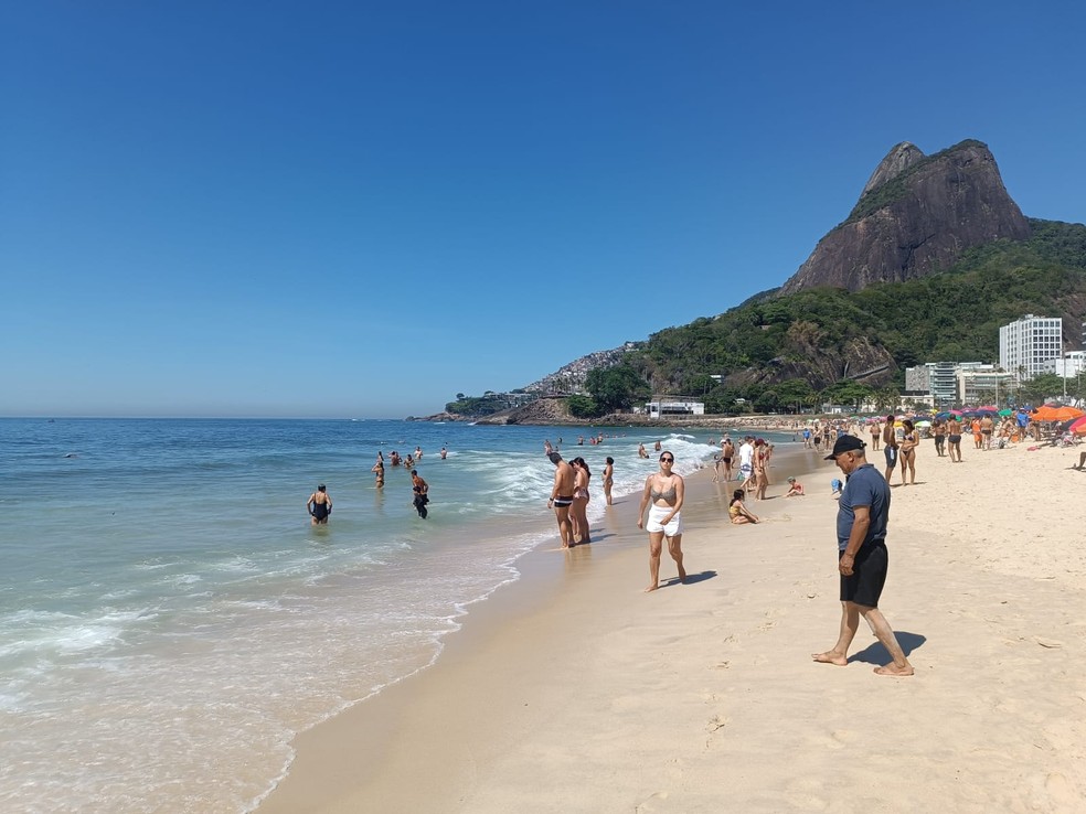 Praia do Leblon nesta quarta-feira (24) — Foto: g1 Rio