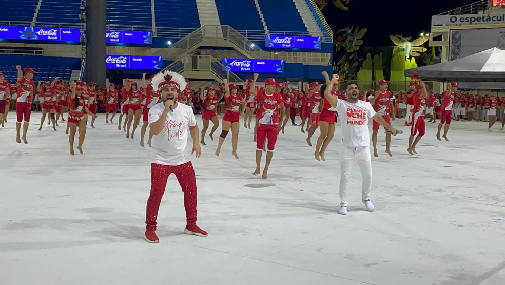 Sebastião Júnior e Israel Paulain em ensaio técnico do boi Garantido. — Foto: Patrick Marques/g1 AM