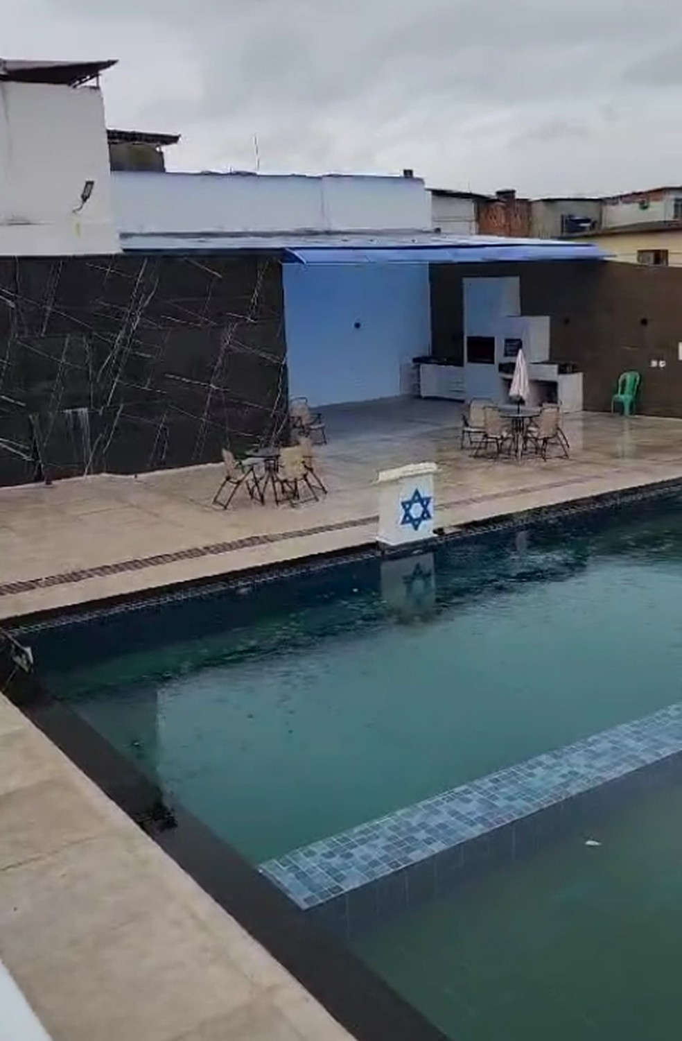 Polícia encontra casas de Peixão no Complexo de Israel — Foto: Reprodução