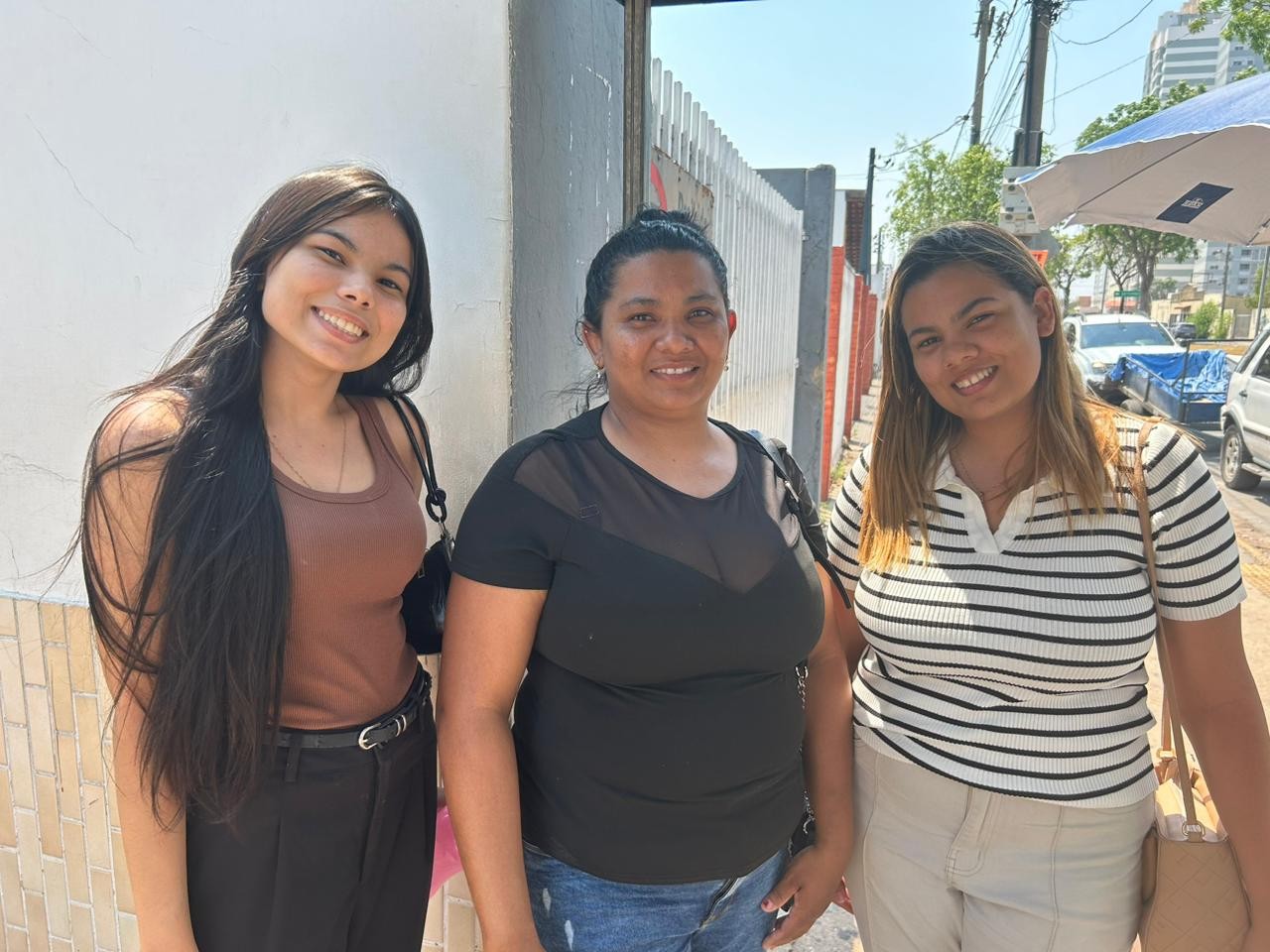 Dedicação em família: mãe e filhas viajam de madrugada para participar do CNU 2025 em Cuiabá