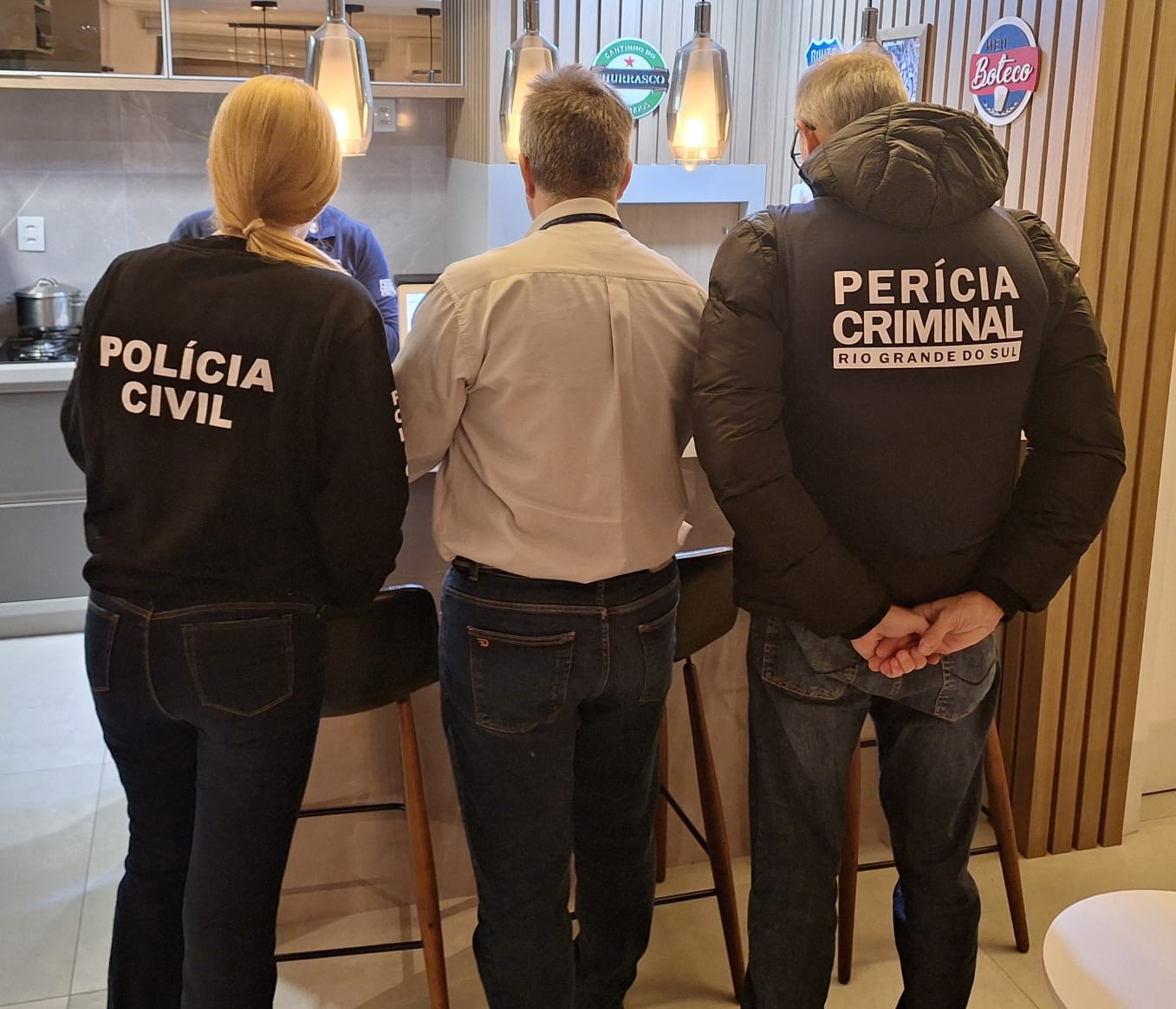 Médico é preso no RS por suspeita de armazenar conteúdo de abuso sexual envolvendo crianças e adolescentes, diz polícia