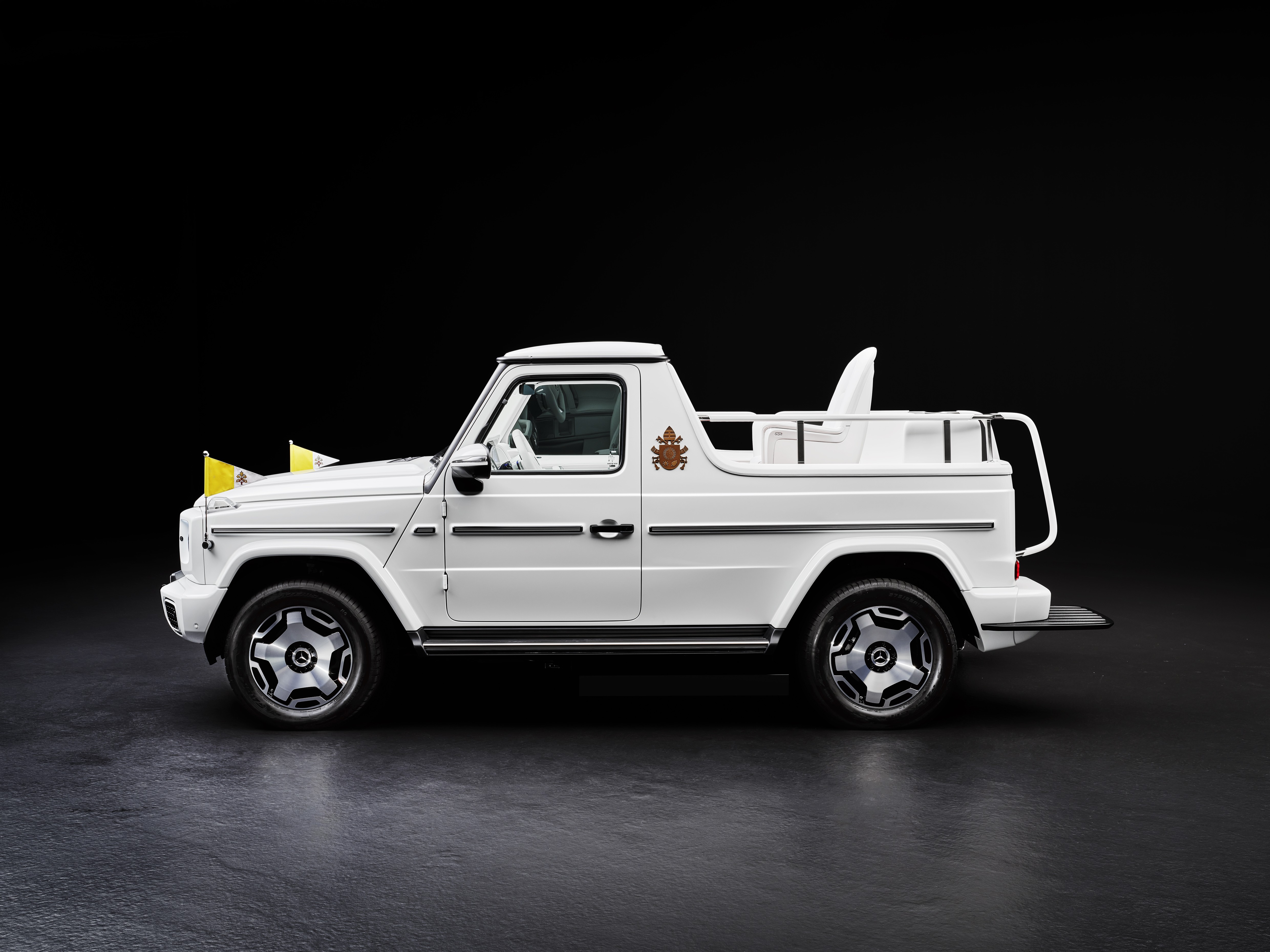 Mercedes-Benz Classe G 100% é o novo Papamóvel — Foto: Divulgação | Mercedes-Benz