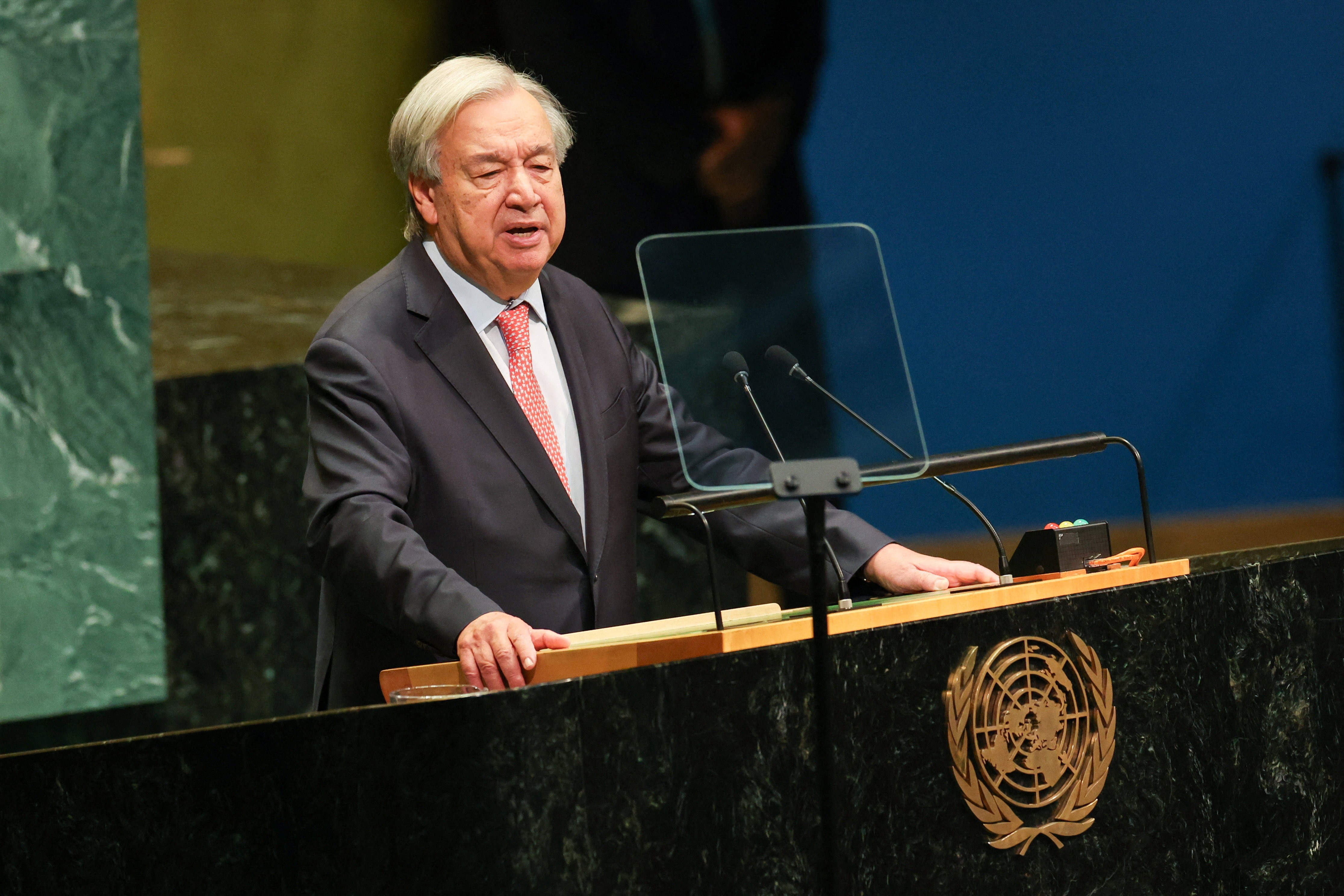 Em tom de despedida, secretário-geral da ONU admite crise da organização e diz que IA é ameaça para a humanidade na Assembleia Geral