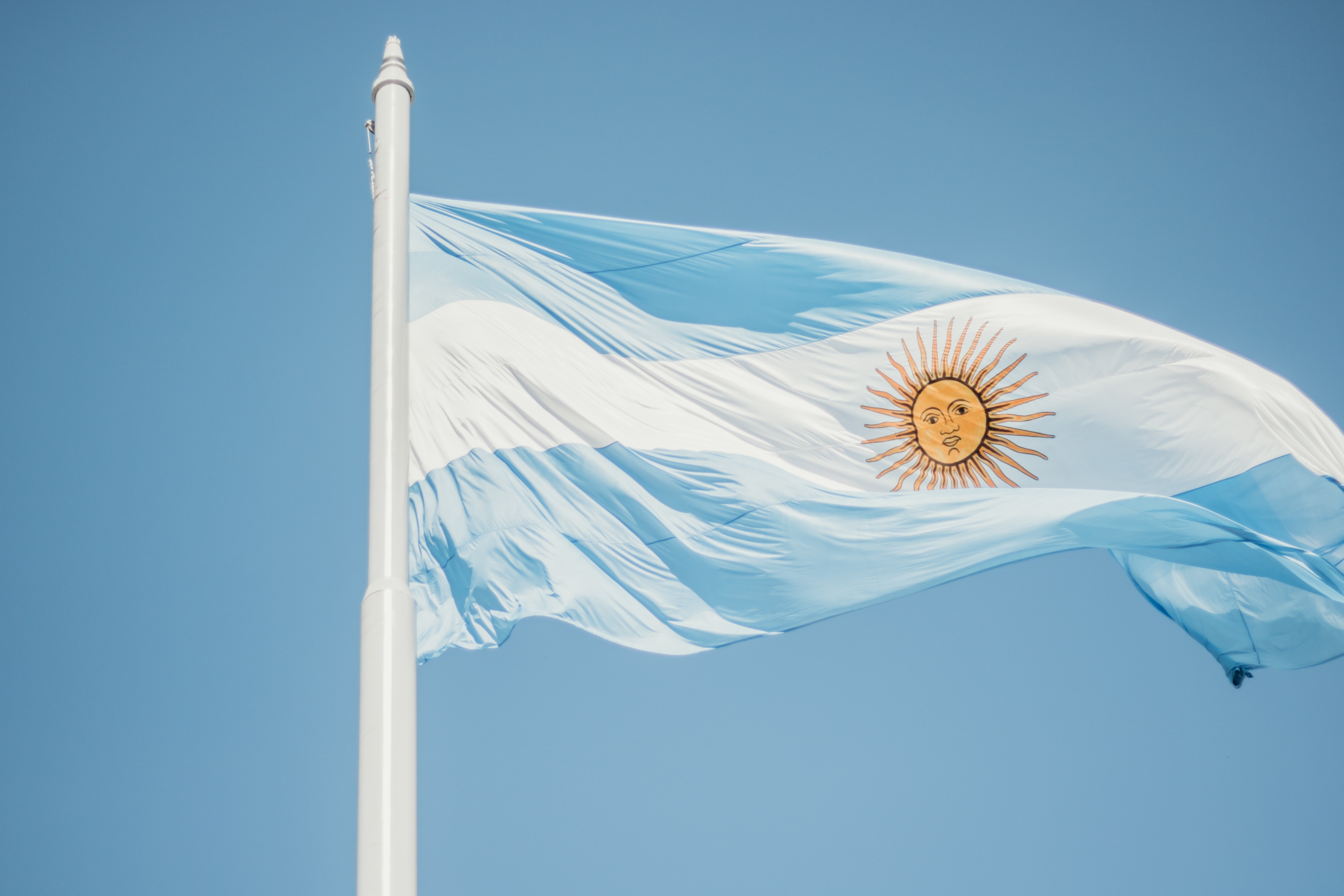 Inflação argentina cai pela metade em maio e chega a 276,4% em 12 meses