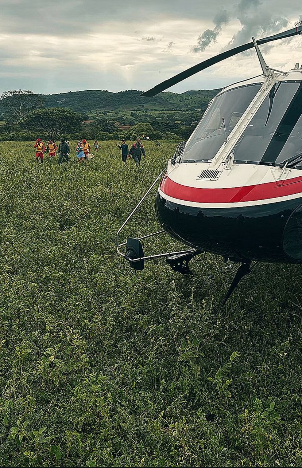 Mulher dá à luz em área isolada por chuvas e é resgatada de helicóptero na PB — Foto: Divulgação/GTA-PB