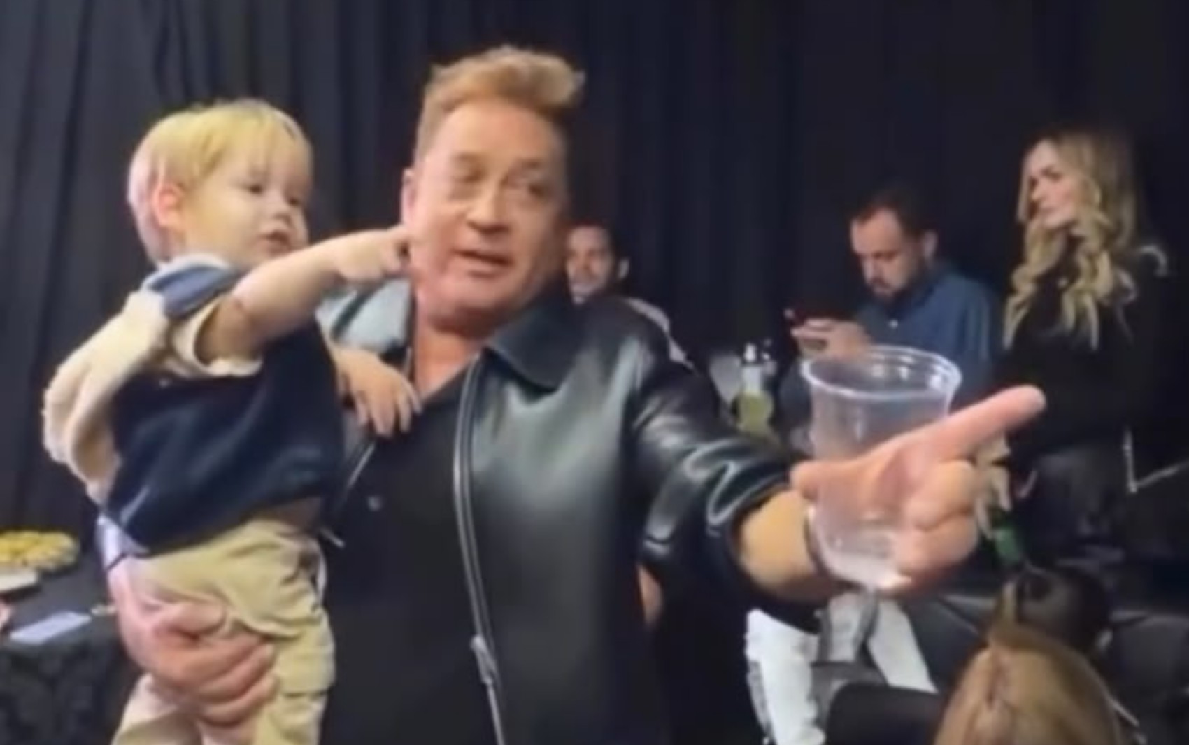 Após não ir à festa do neto, Leonardo se declara: ‘Vovô te ama muito’