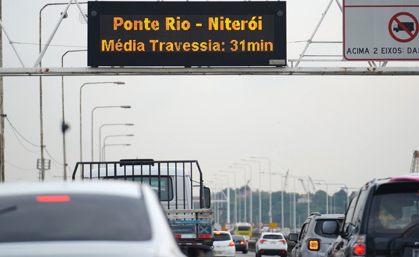 Rio tem trânsito intenso na saída para o feriadão | G1