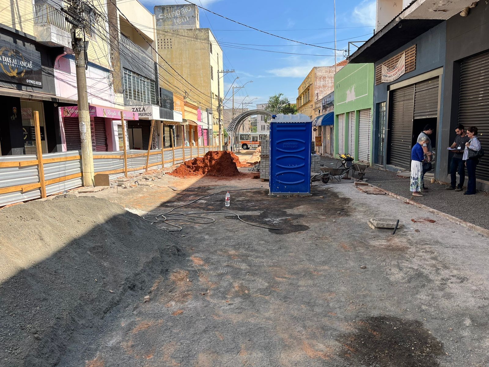 Prefeitura de Bauru notifica empresa e pede retirada de blocos já assentados na reforma do Calçadão da Batista de Carvalho