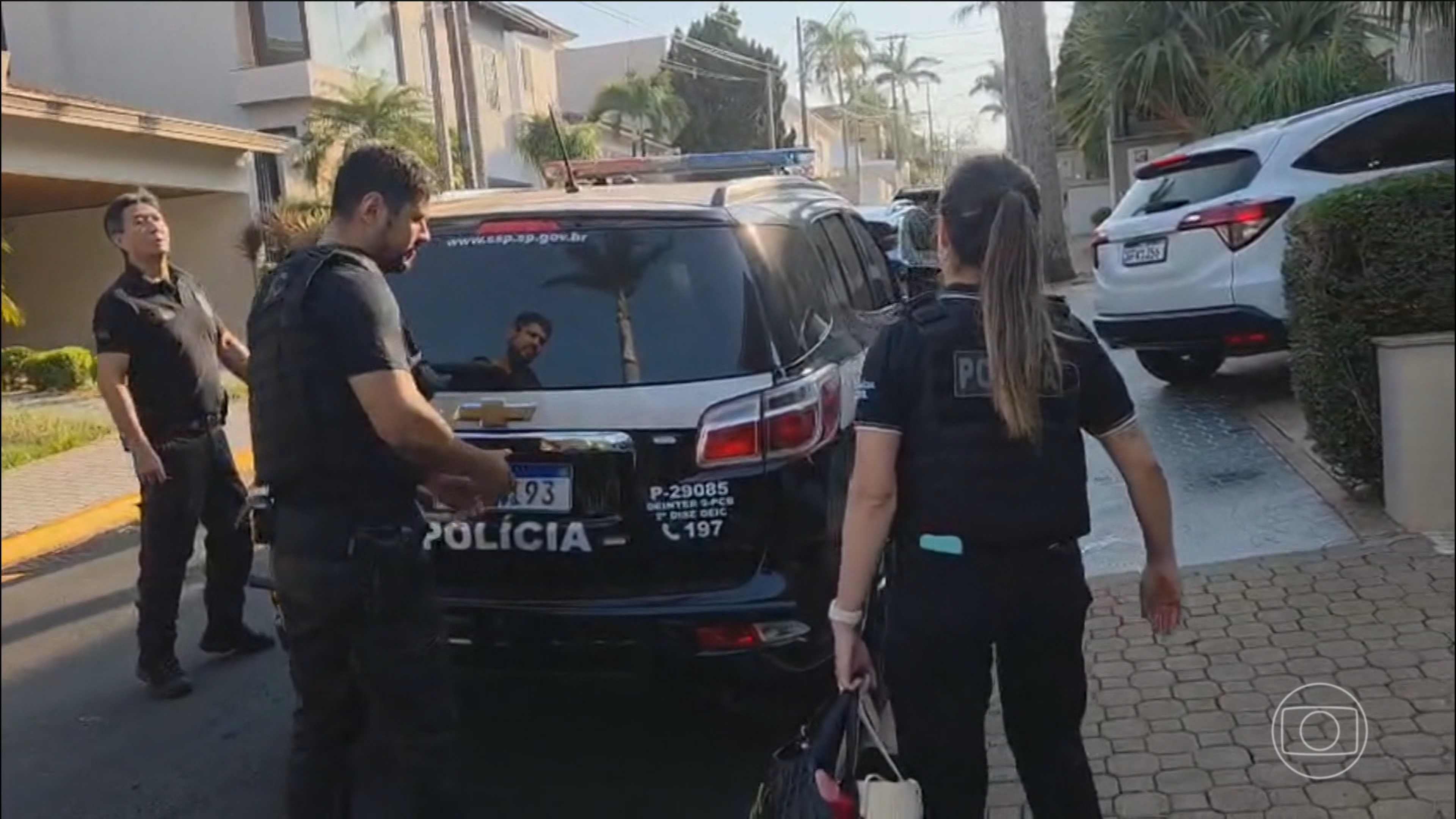 Bandidos que usavam IA para aplicar golpes ostentavam vida de luxo e ensinavam nas redes sociais como praticar crime