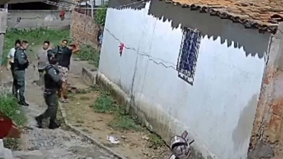 Genitor que agrediu a filha foi abordado por uma equipe na PM nesta segunda-feira (19), mas não chegou a ser detido. — Foto: Reprodução