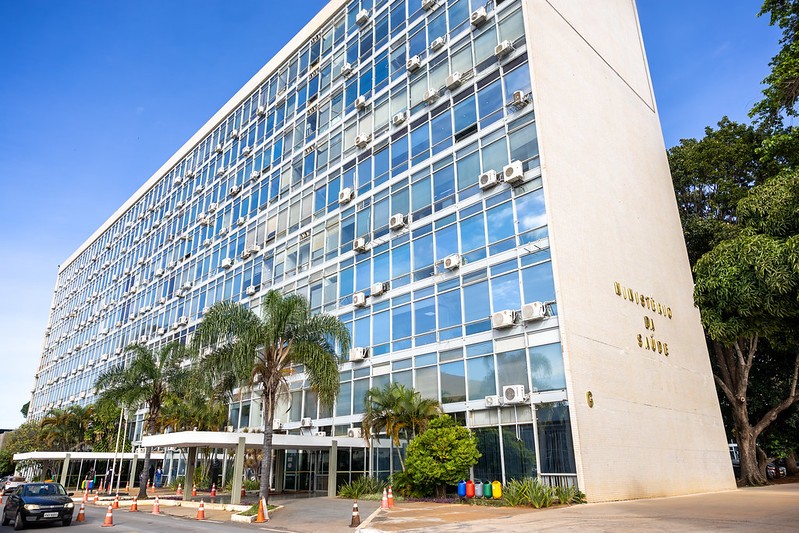 É #FAKE anúncio no Instagram que promete vagas para agente de saúde e salário de até R$ 5 mil; trata-se de golpe
