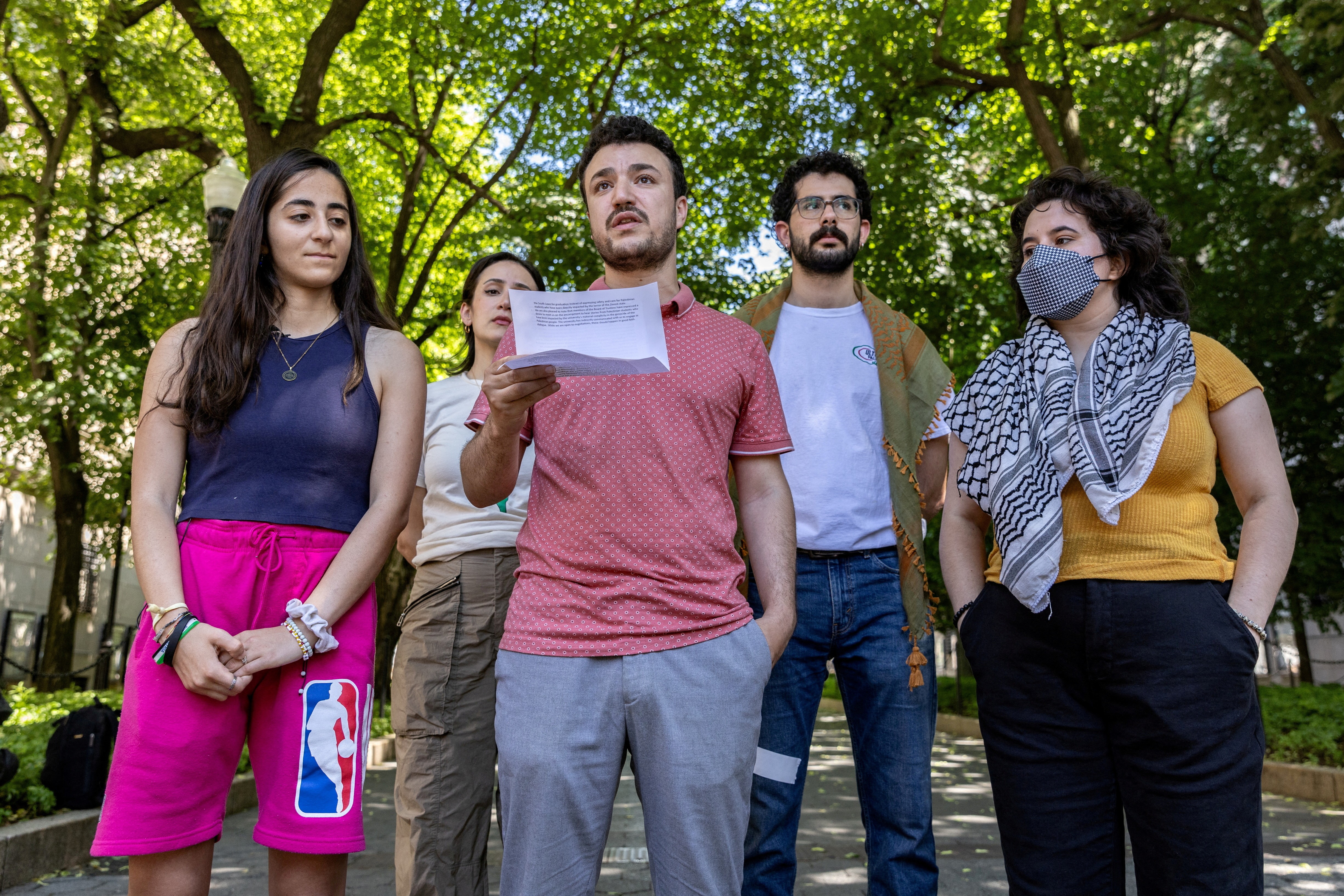 Justiça dos EUA suspende deportação de estudante da Universidade de Columbia preso por governo Trump