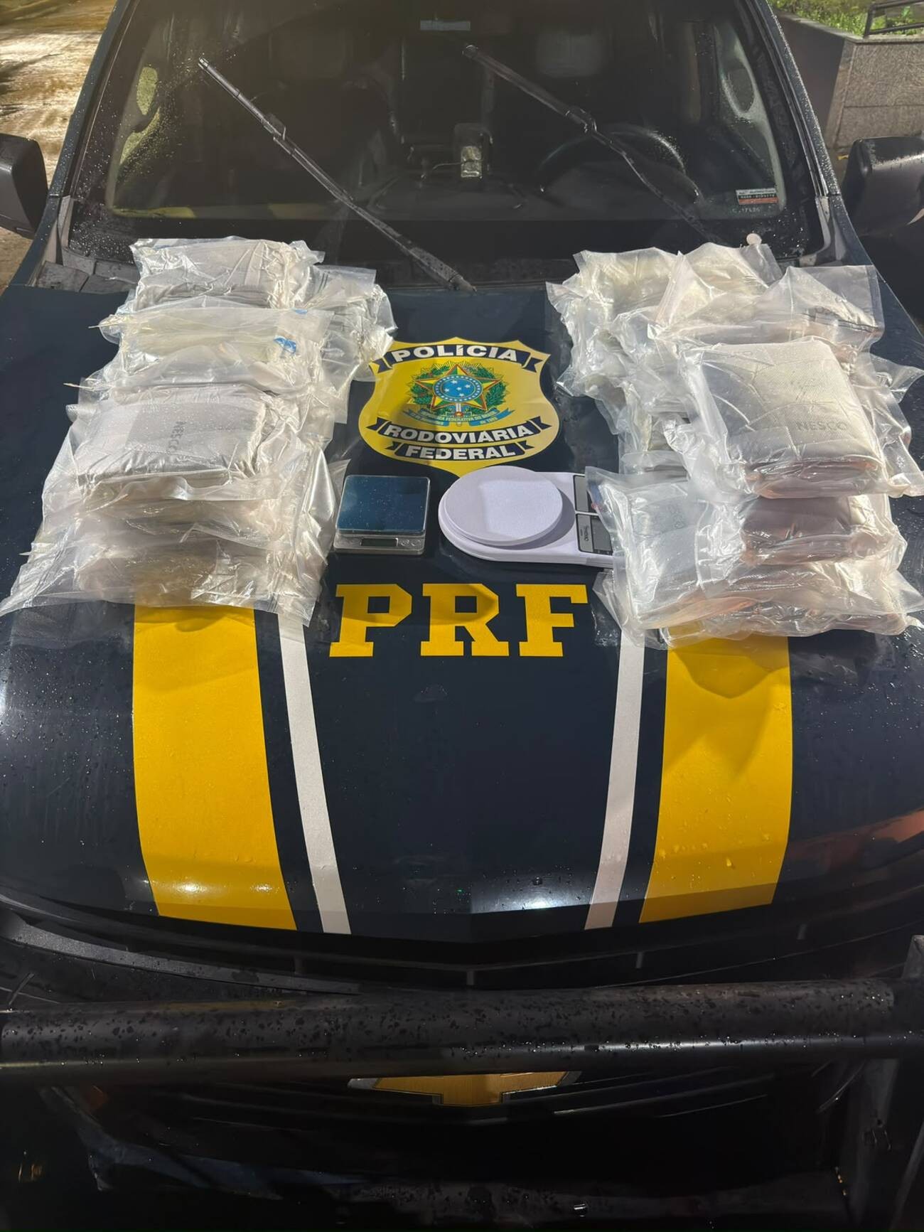Homem é preso com 20 kg de haxixe na Via Dutra, em Resende
