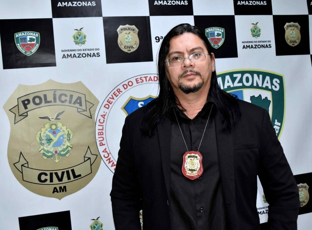 Delegado é preso suspeito de extorquir R$ 30 mil de empresário em Manaus; investigador também é detido