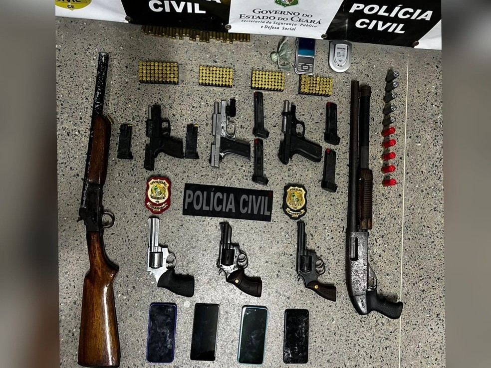 Polícia captura oito integrantes de grupo criminoso e apreende armas na cidade de Itarema. — Foto: Polícia Civil/ Divulgação