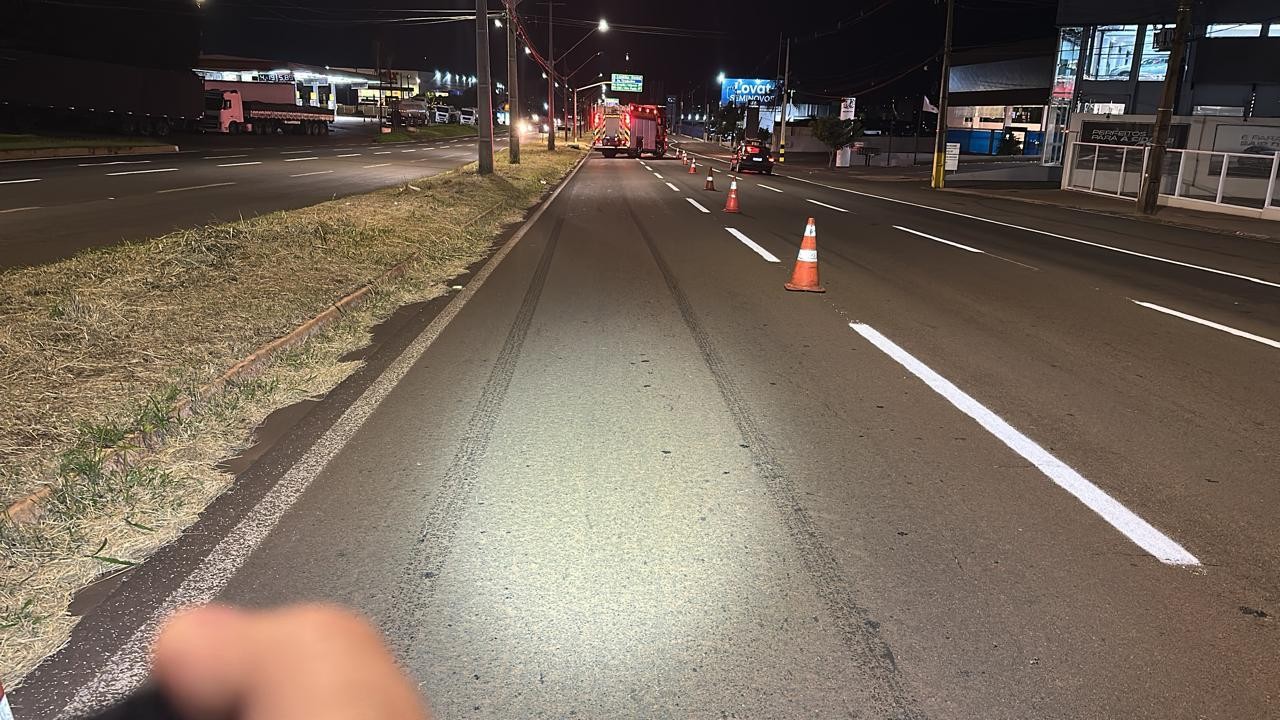 Motorista atropela e mata motociclista no Paraná, foge do local e deixa para trás marca de 82 metros de frenagem, diz PRF