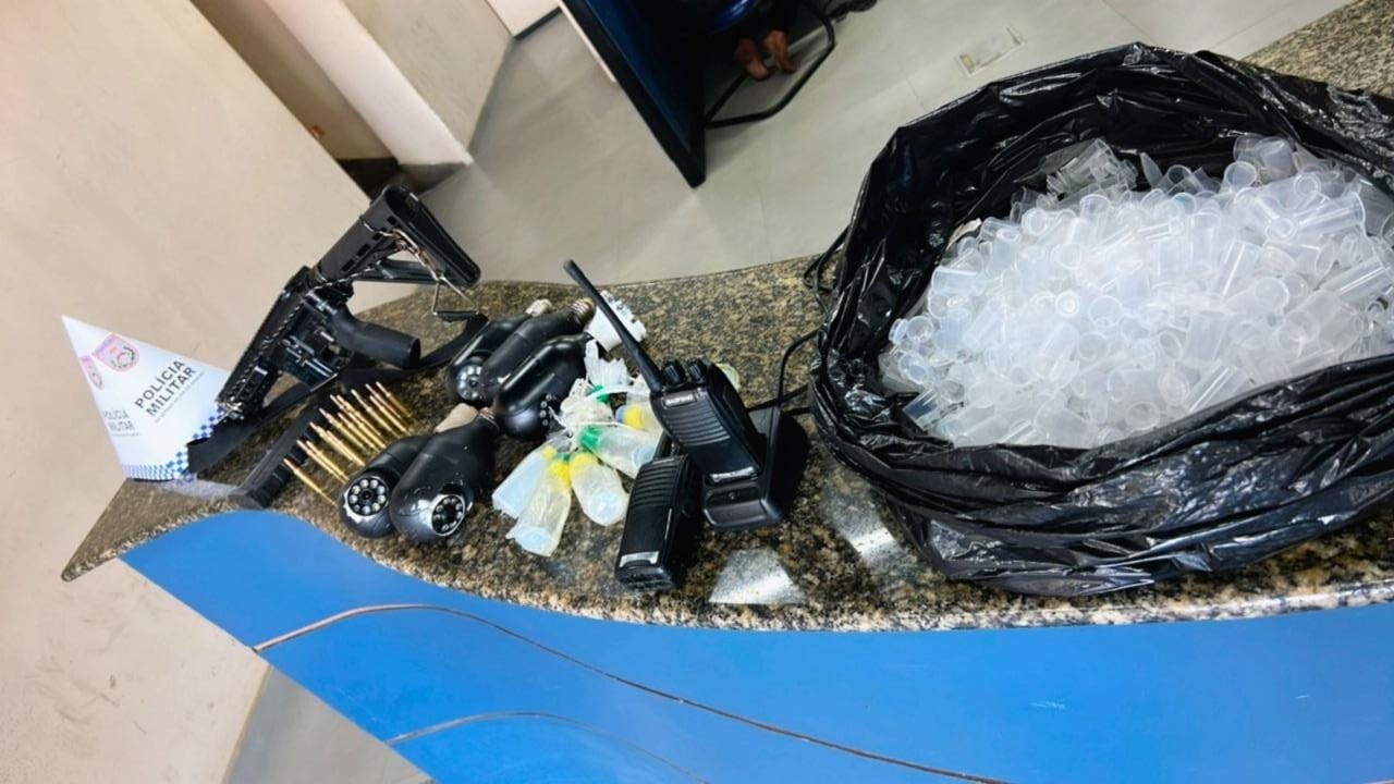 Troca de tiros entre PM e suspeitos termina com fuzil apreendido em Angra dos Reis