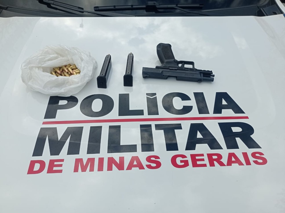 Homem armado é baleado pela PM em mais um dia de tensão em Teófilo Otoni. — Foto: Polícia Militar/Divulgação
