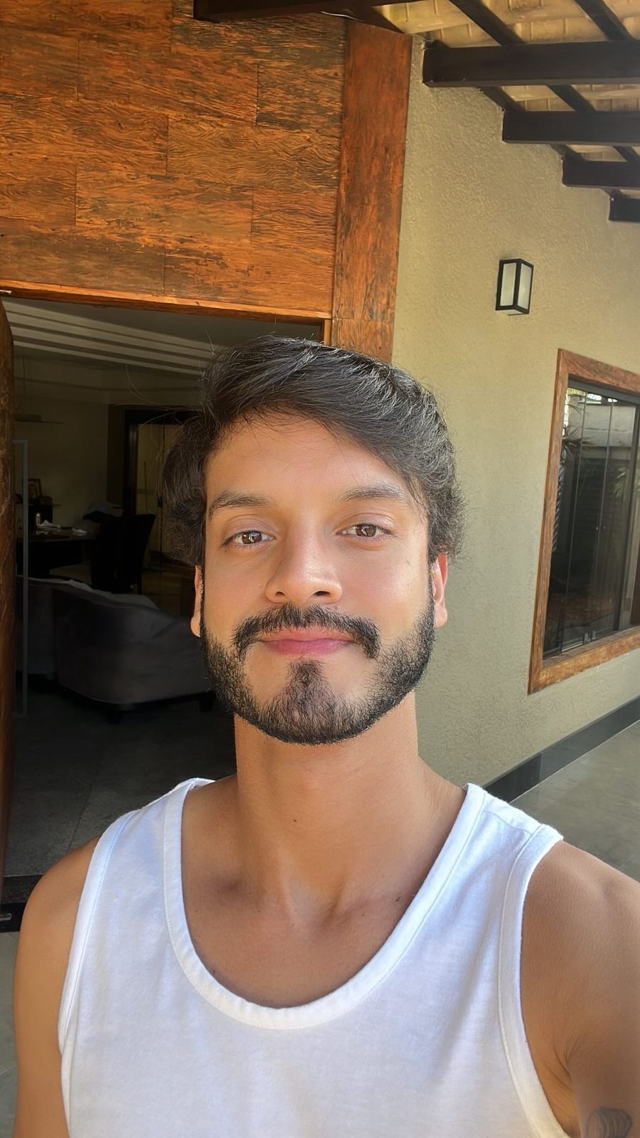 Jovem do DF se prepara para 3ª cirurgia após síndrome rara que causa necrose na região genital