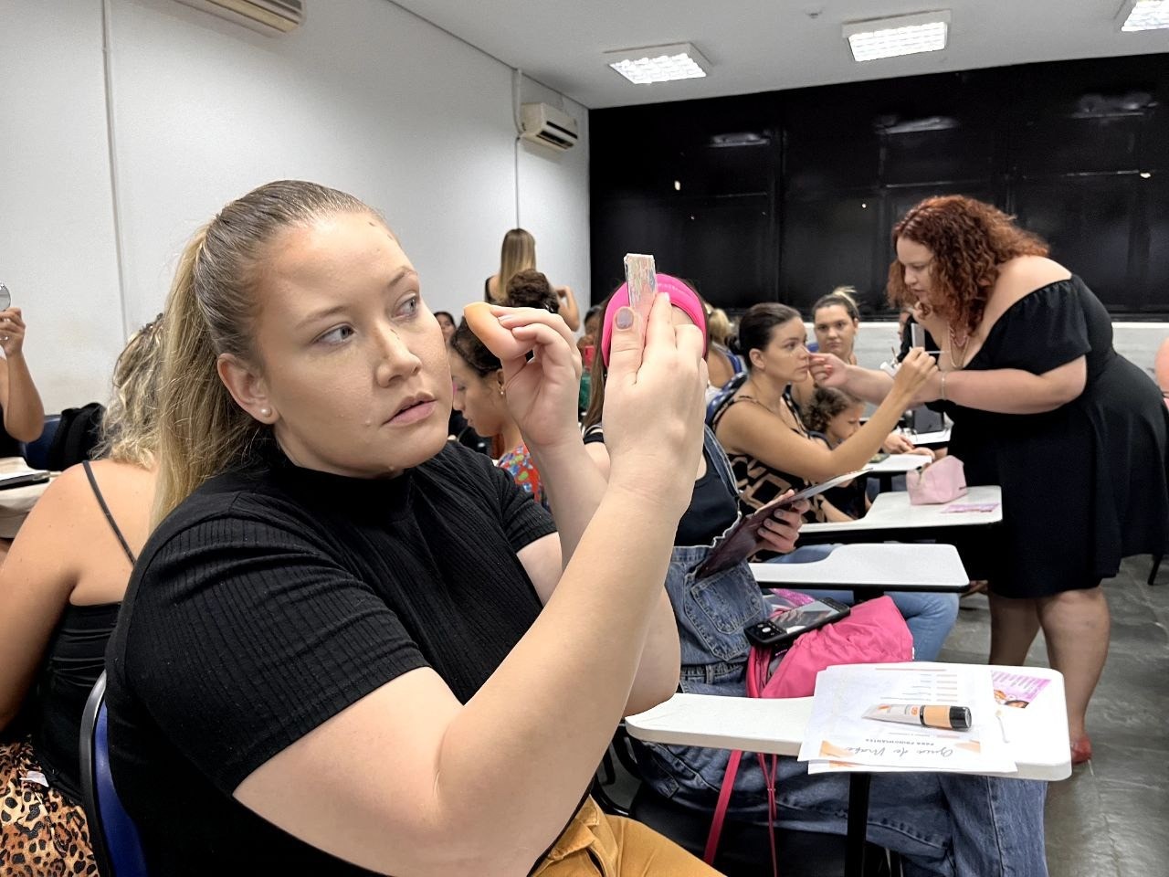 Campo Grande abre vagas em cursos gratuitos de automaquiagem e marketing digital; veja como participar