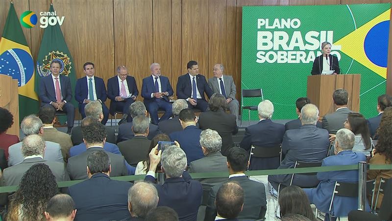 Governo anuncia plano de socorro a empresas afetadas pelo tarifaço de Trump; ASSISTA