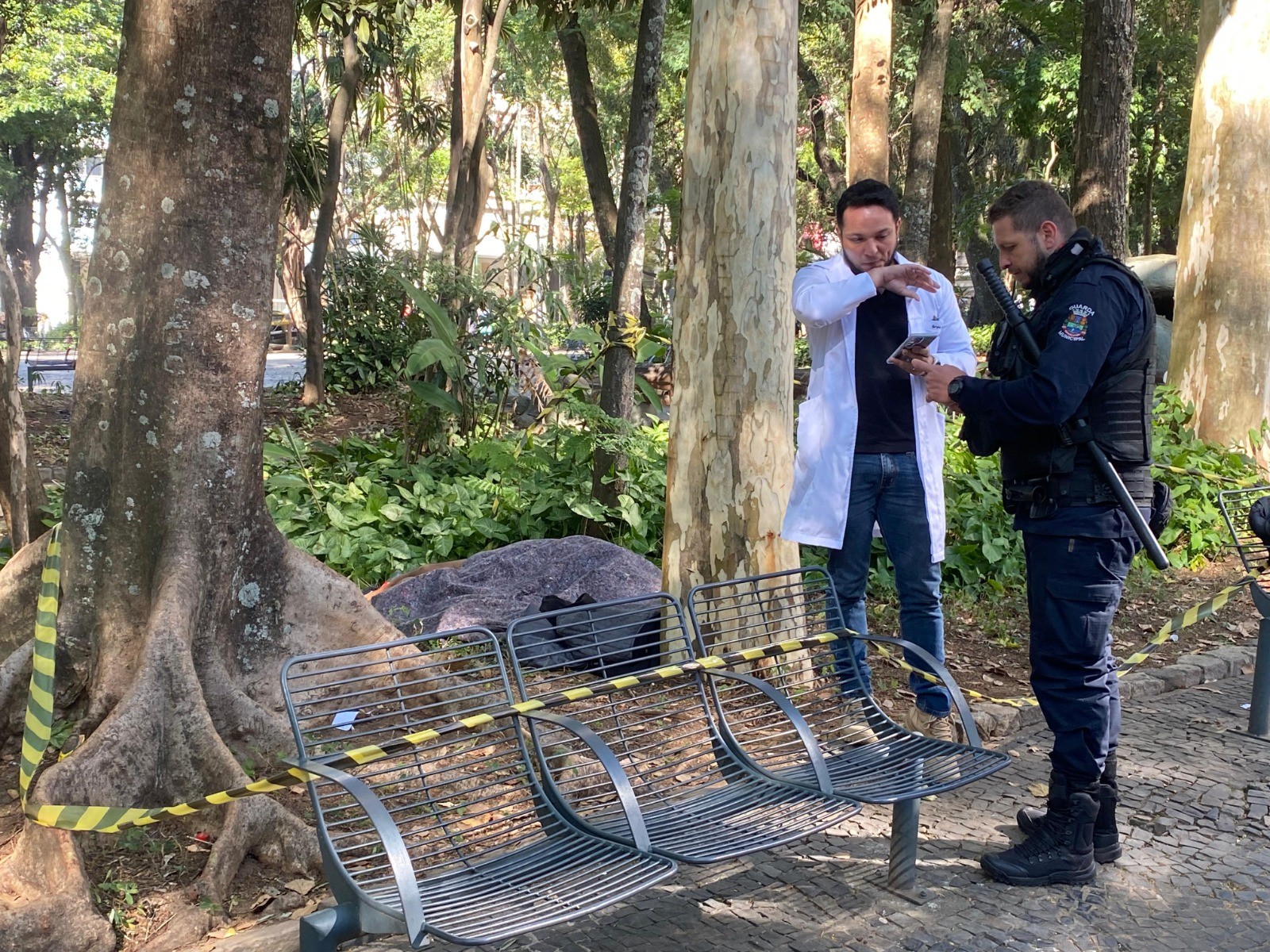 Morador em situação de rua é encontrado morto no Parque Halfeld, em Juiz de Fora 