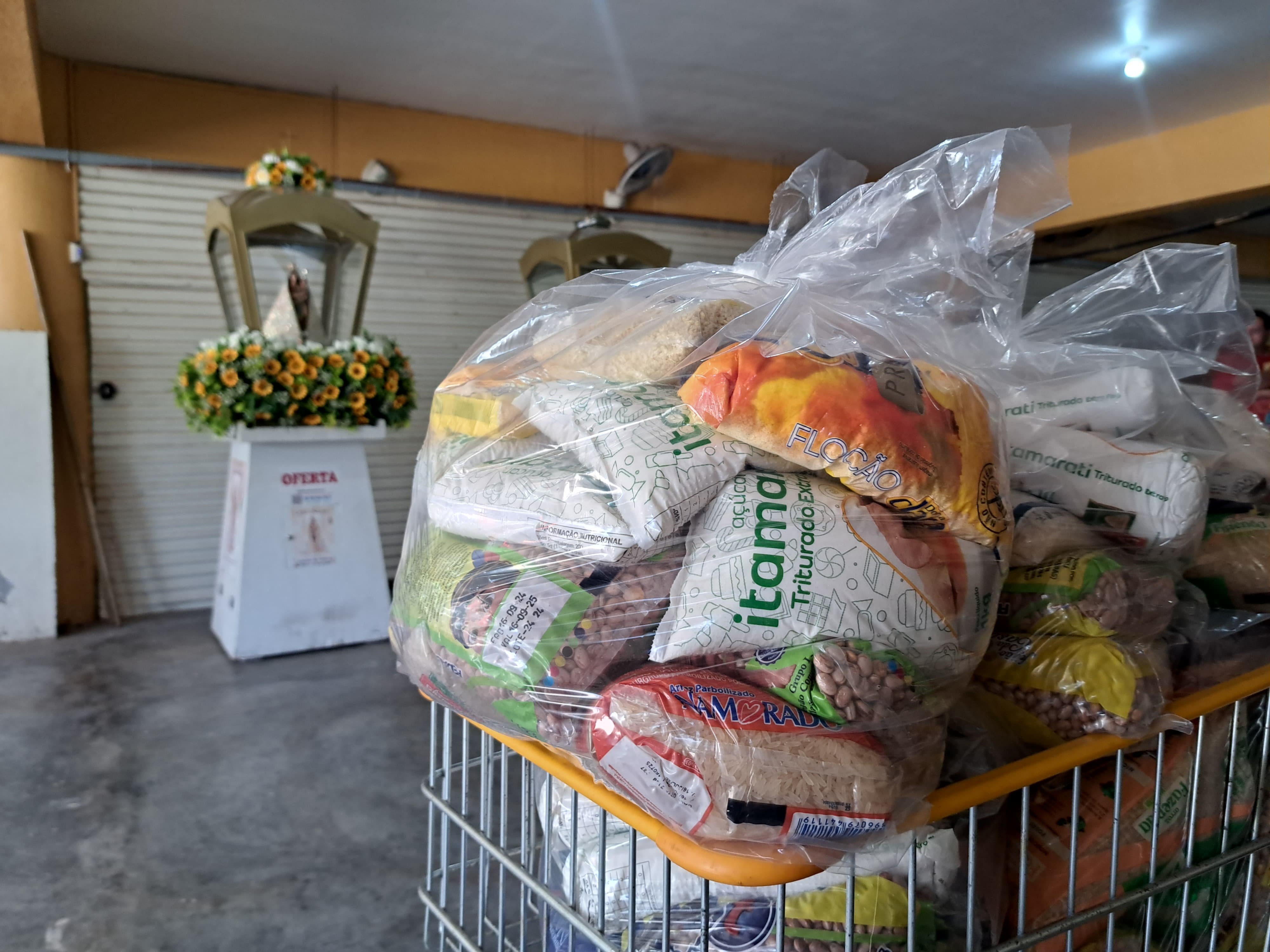 Alimentos arrecadados durante o 'Círio na Rede' serão doados para famílias carentes em Macapá