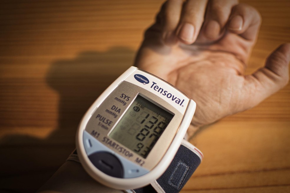 Segundo o NHS, a hipertensão prolongada pode aumentar a probabilidade de várias condições médicas graves e potencialmente fatais. — Foto: Thomas H. para Pixabay
