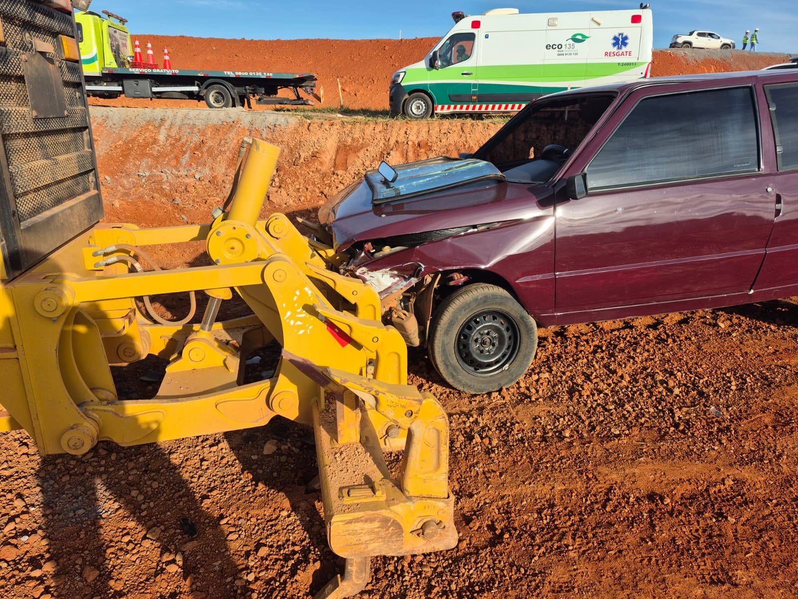 Homem é preso suspeito de tentar matar a esposa após jogar carro na contramão e bater em maquinário na BR-135