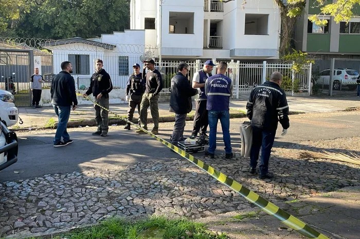 Corpo de mulher é encontrado esquartejado em sacos de lixo em rua de Porto Alegre