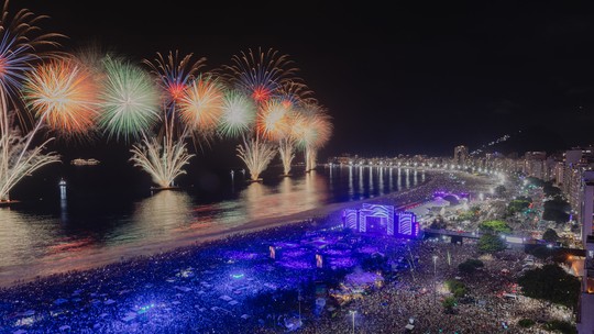 Queima de fogos de 12 minutos marca o Ano Novo em Copacabana - Foto: (Gabriel Monteiro | Riotur)