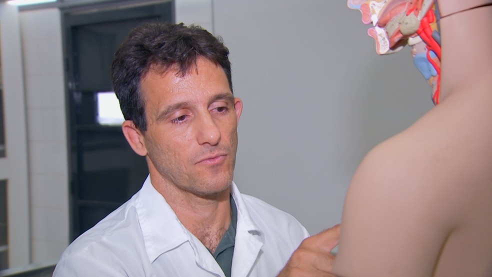 Outro nome de Marília (SP) destaque no ranking é Victor Engracia Valenti, professor da Universidade Estadual Paulista (Unesp) — Foto: Reprodução/TV TEM