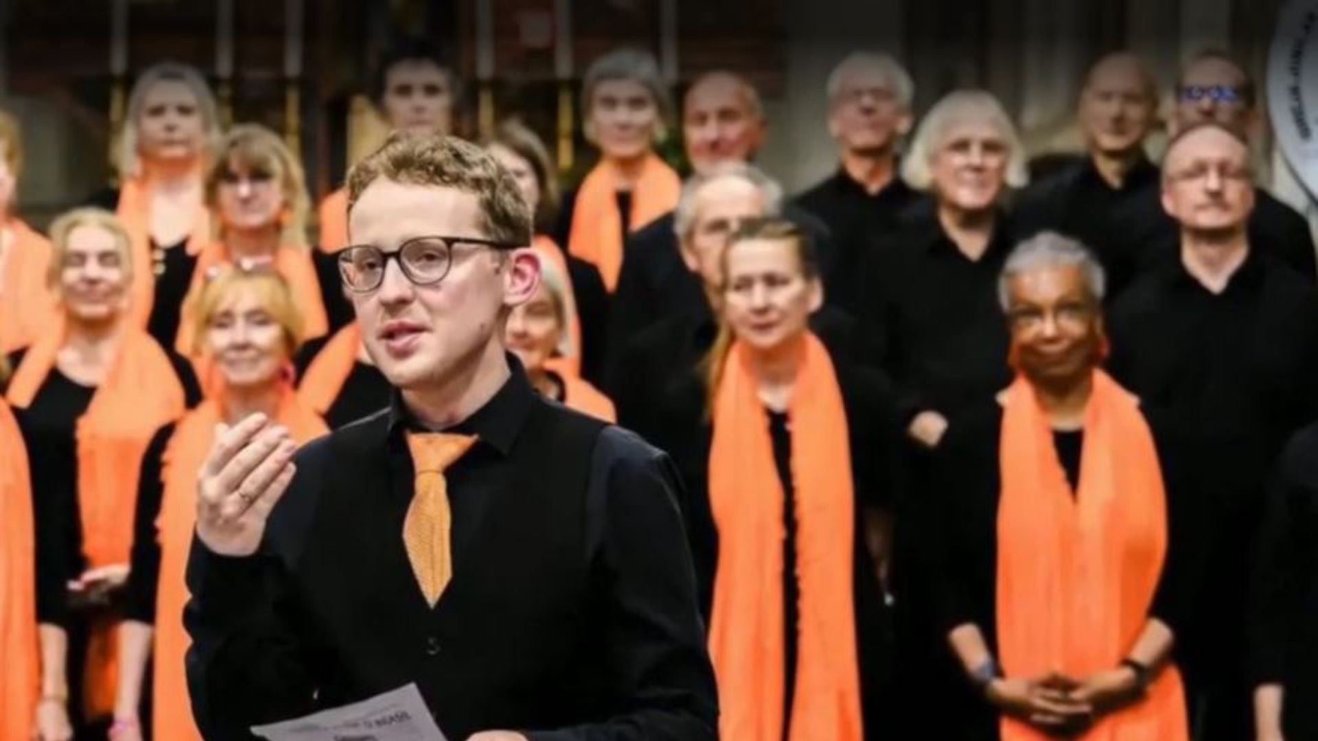 Jovem sai da roça no ES, se forma maestro na Europa e retorna ao Brasil com coro da Áustria para turnê inédita