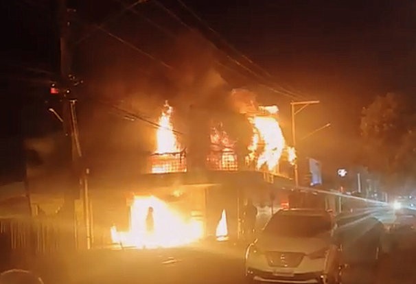 VÍDEOS: incêndios atingem loja de autopeças em Pirassununga e vagão de trem em Ibaté