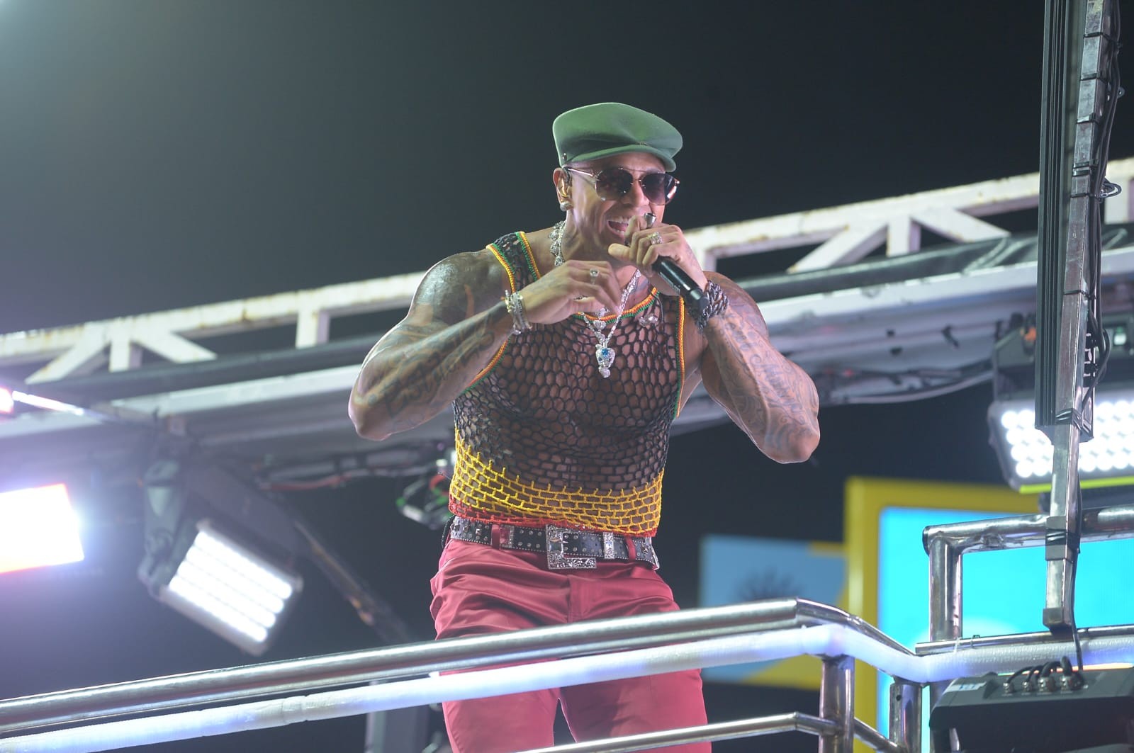 FOTOS: veja imagens do primeiro dia de carnaval em Salvador