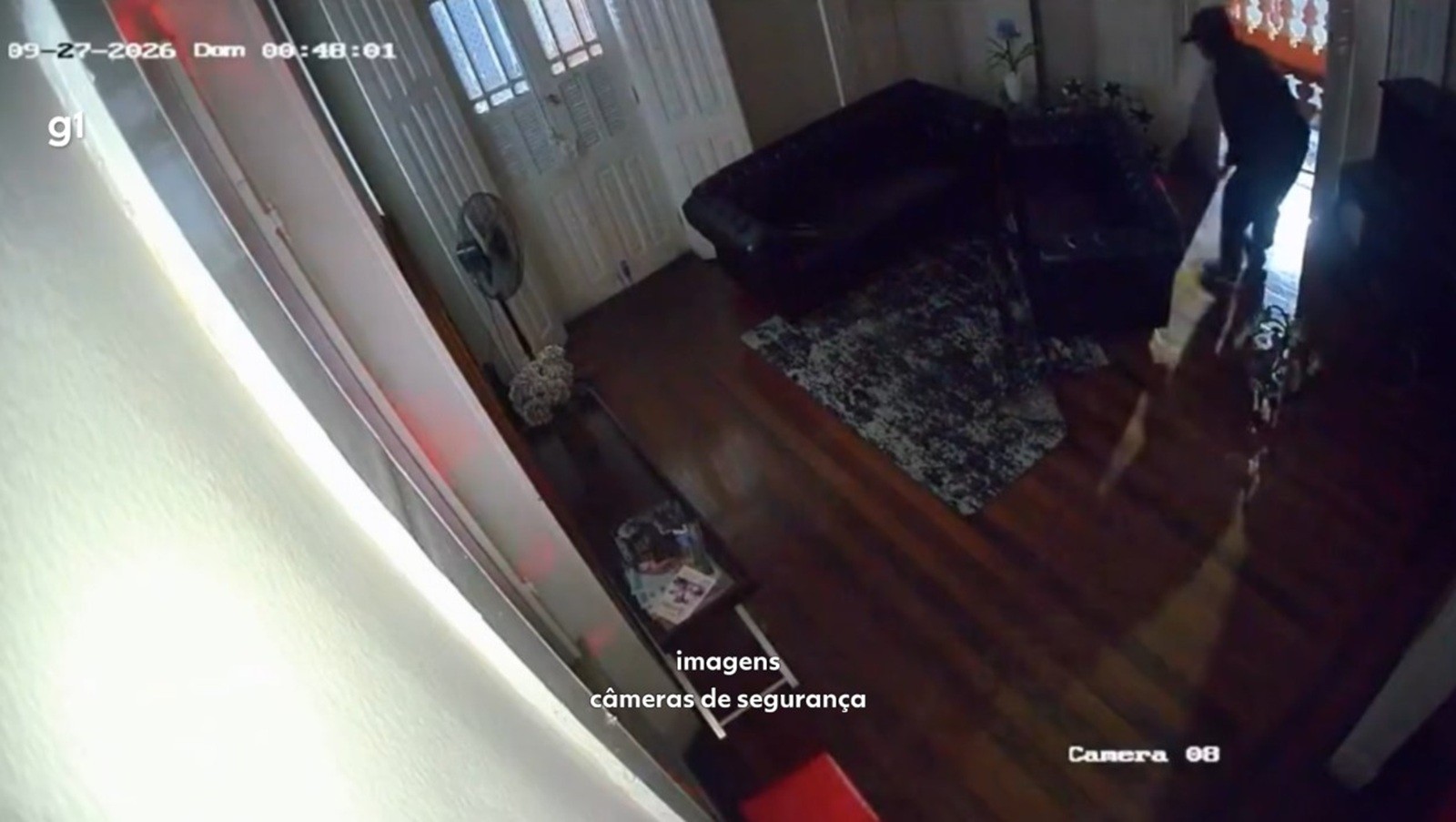 Centro Cultura Musical é invadido em Campos; câmeras flagram ação e suspeito é preso