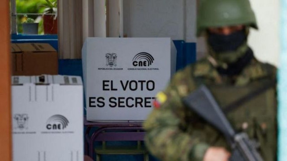 Quase 100 mil agentes de segurança guardaram locais de votação neste fim de semana — Foto: GETTY IMAGES via BBC