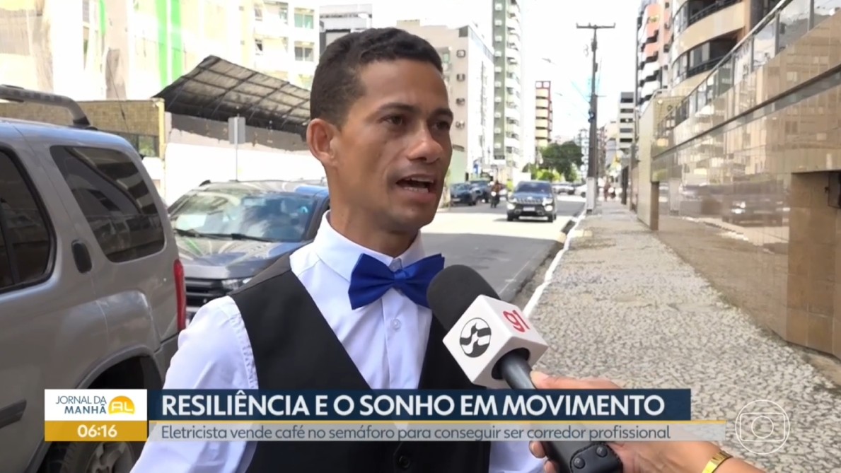'Garçom do semáforo': eletricista vende café no trânsito para realizar sonho de virar corredor profissional de rua