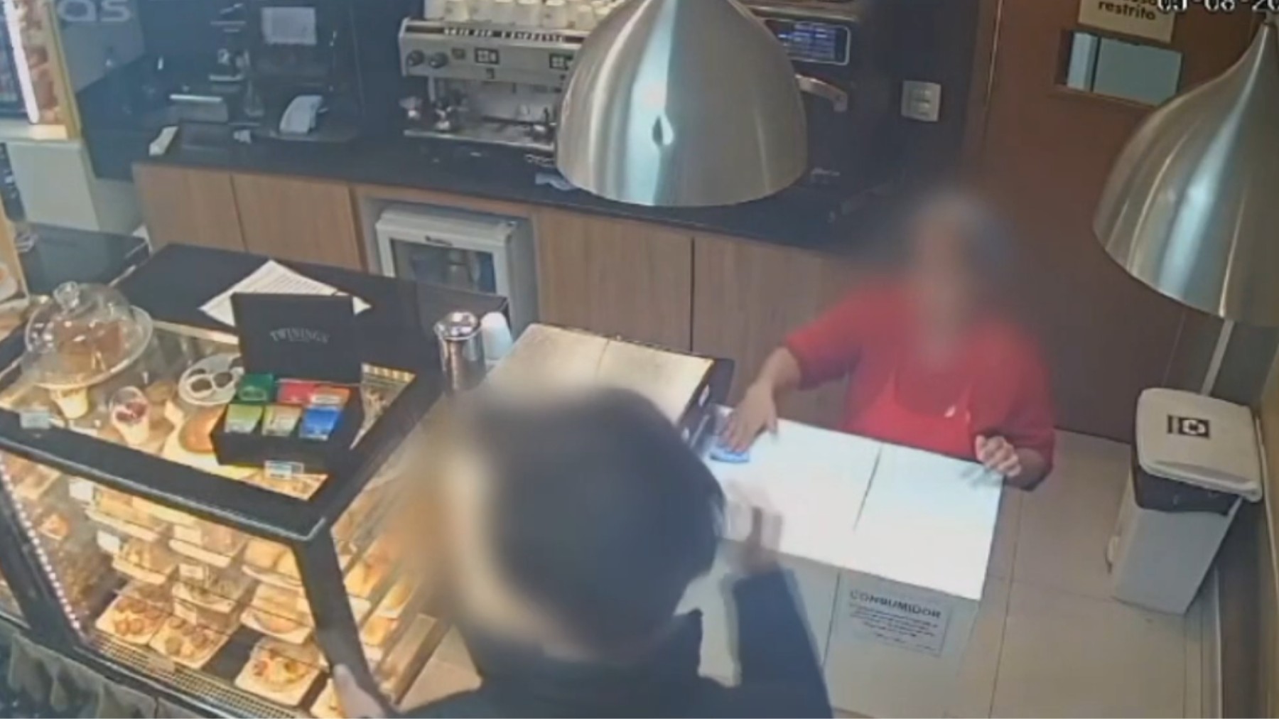 Atendente de posto diz que cliente recusou atendimento por ela ser negra, e caso é investigado em Curitiba