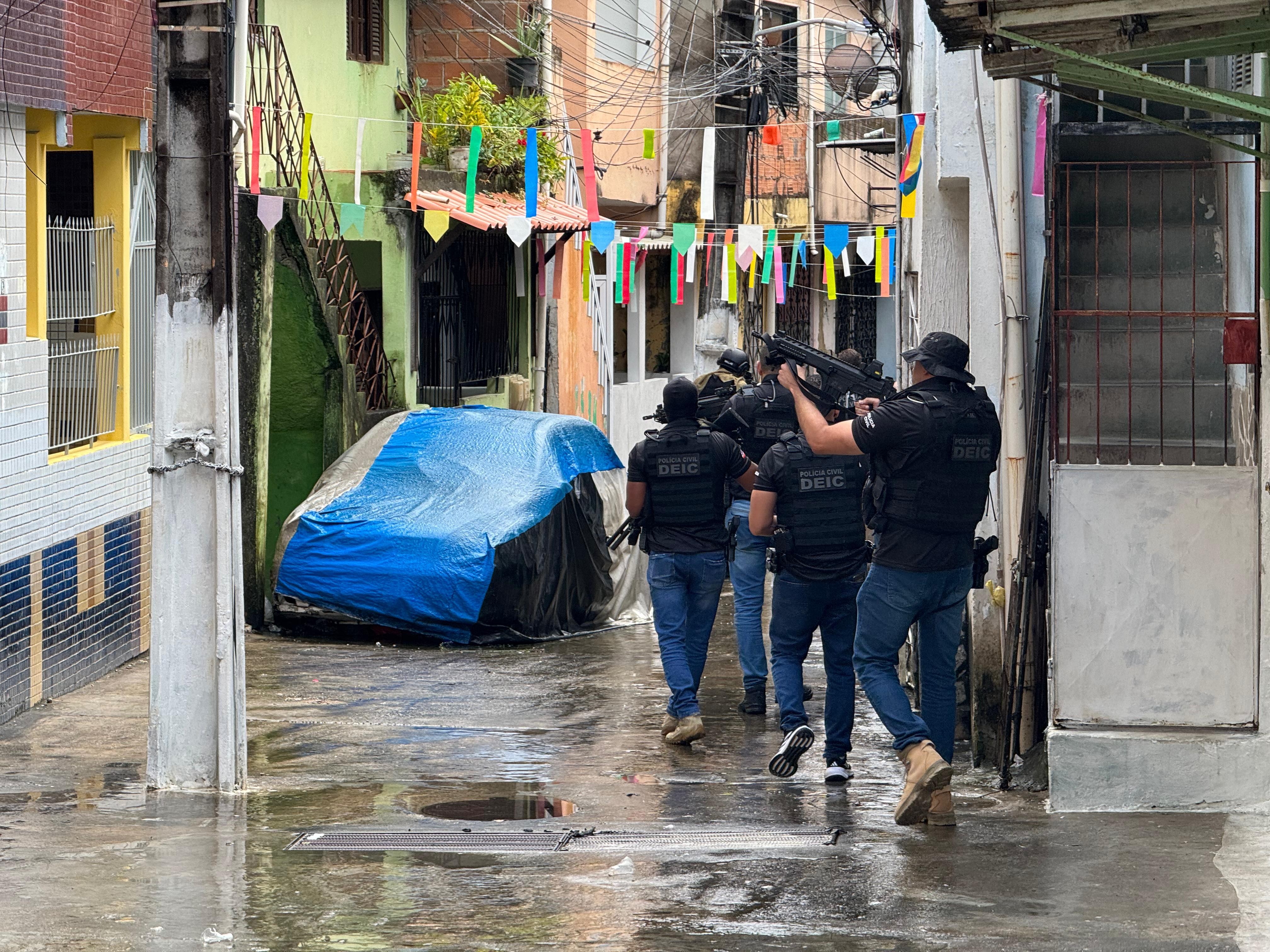 Suspeitos de balear delegado e policial em Salvador são procurados; Chefia da Polícia Civil alinha ações de resposta